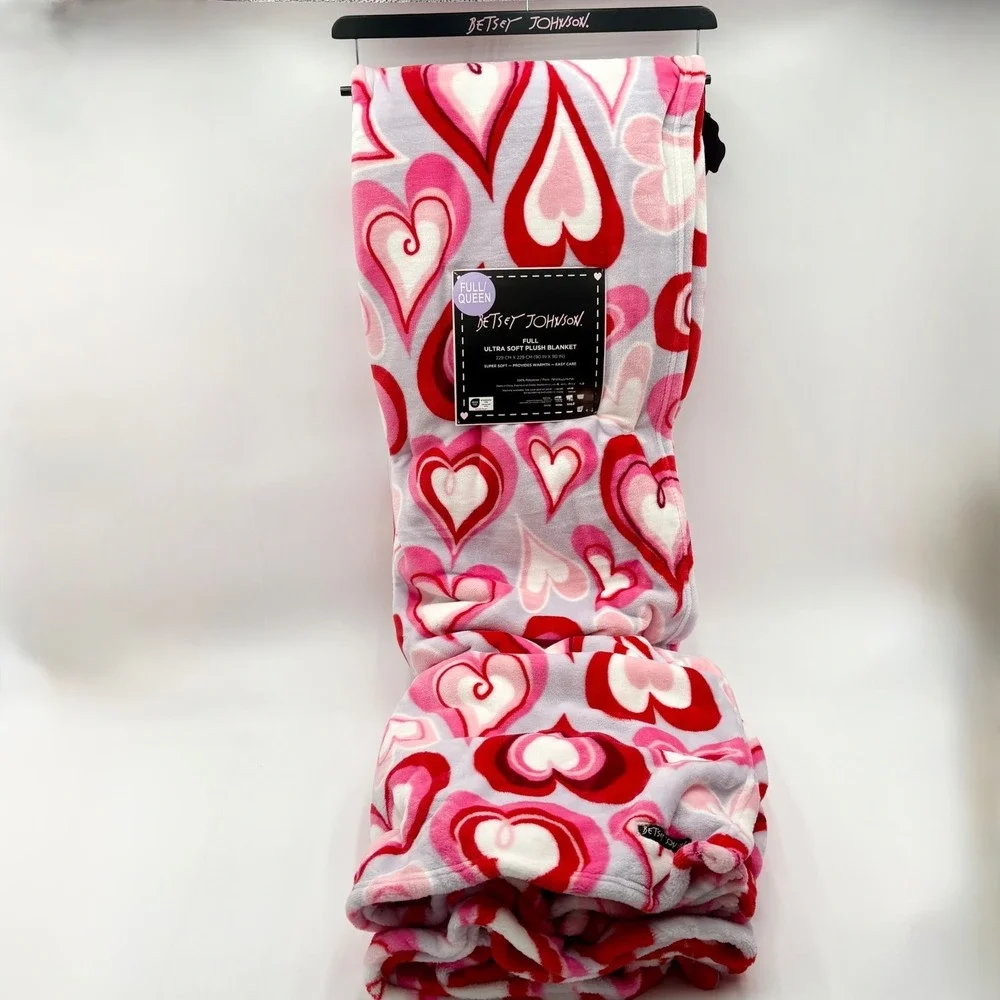 Betsey Johnson Full Queen Groovy Hearts Plush Blanket Ultra Soft Cozy Throw
